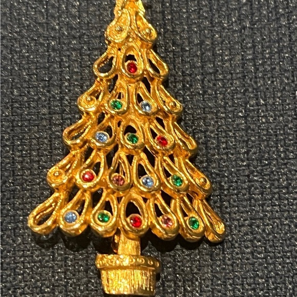 Vintage Jewelry - Vintage Christmas brooch goldtone with crystals